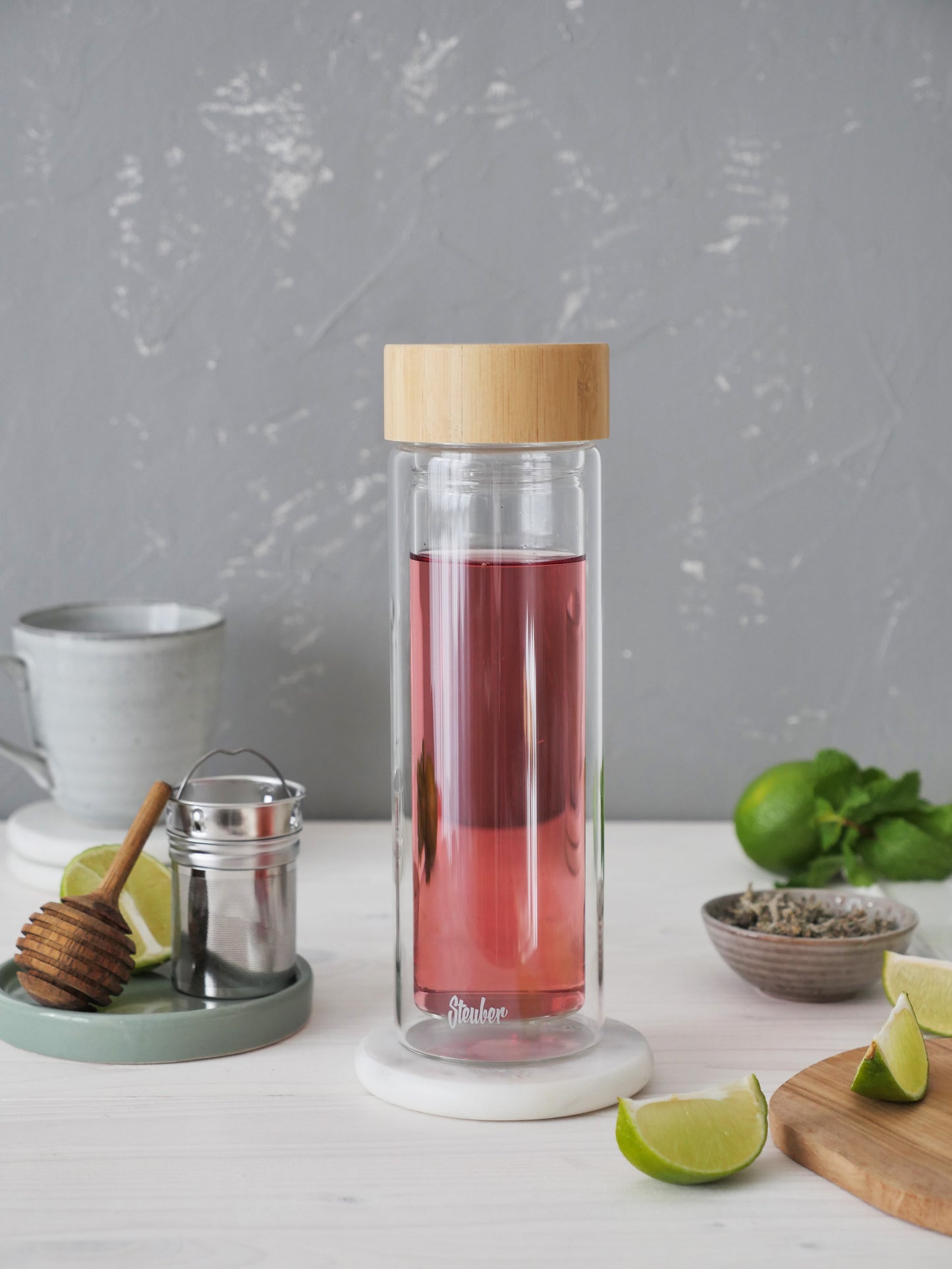 Moderne Glas-Trinkflasche 400 ml mit Teesieb und Bambusdeckel