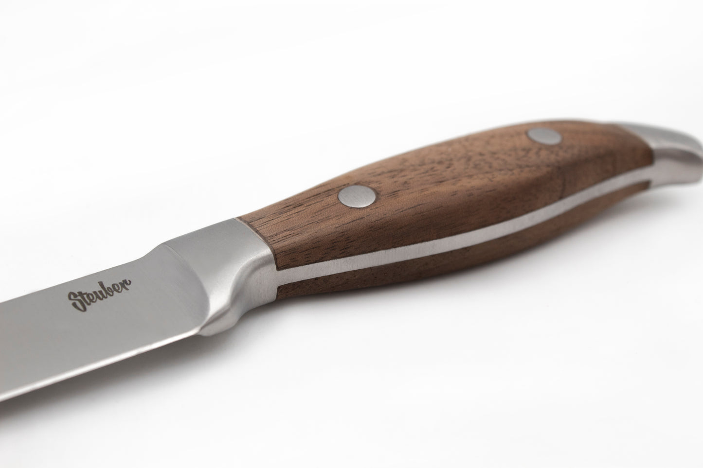 Scharfe Küchenmesser mit echtem Holzgriff und hervorragender Haptik