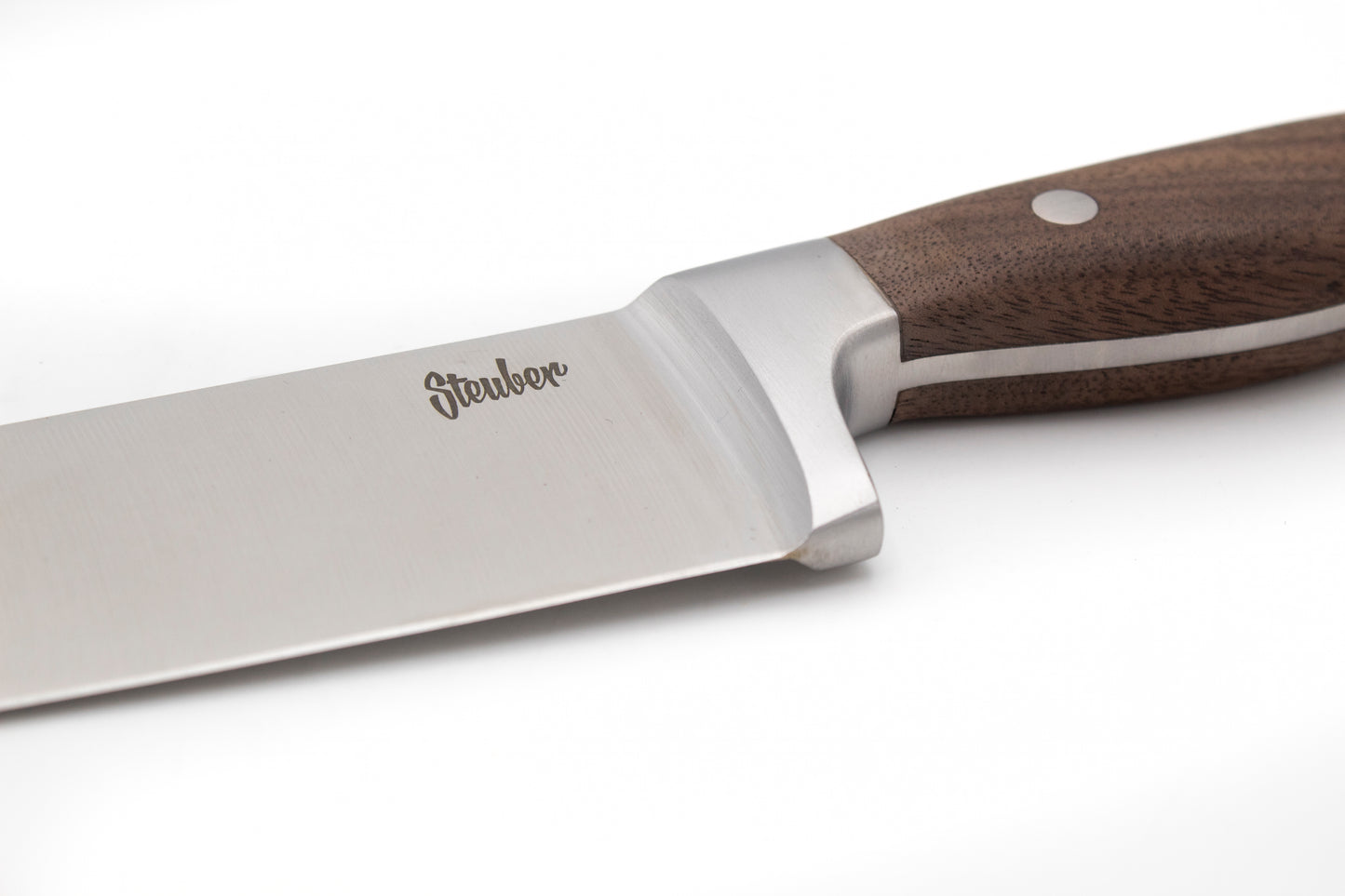Scharfe Küchenmesser mit echtem Holzgriff und hervorragender Haptik