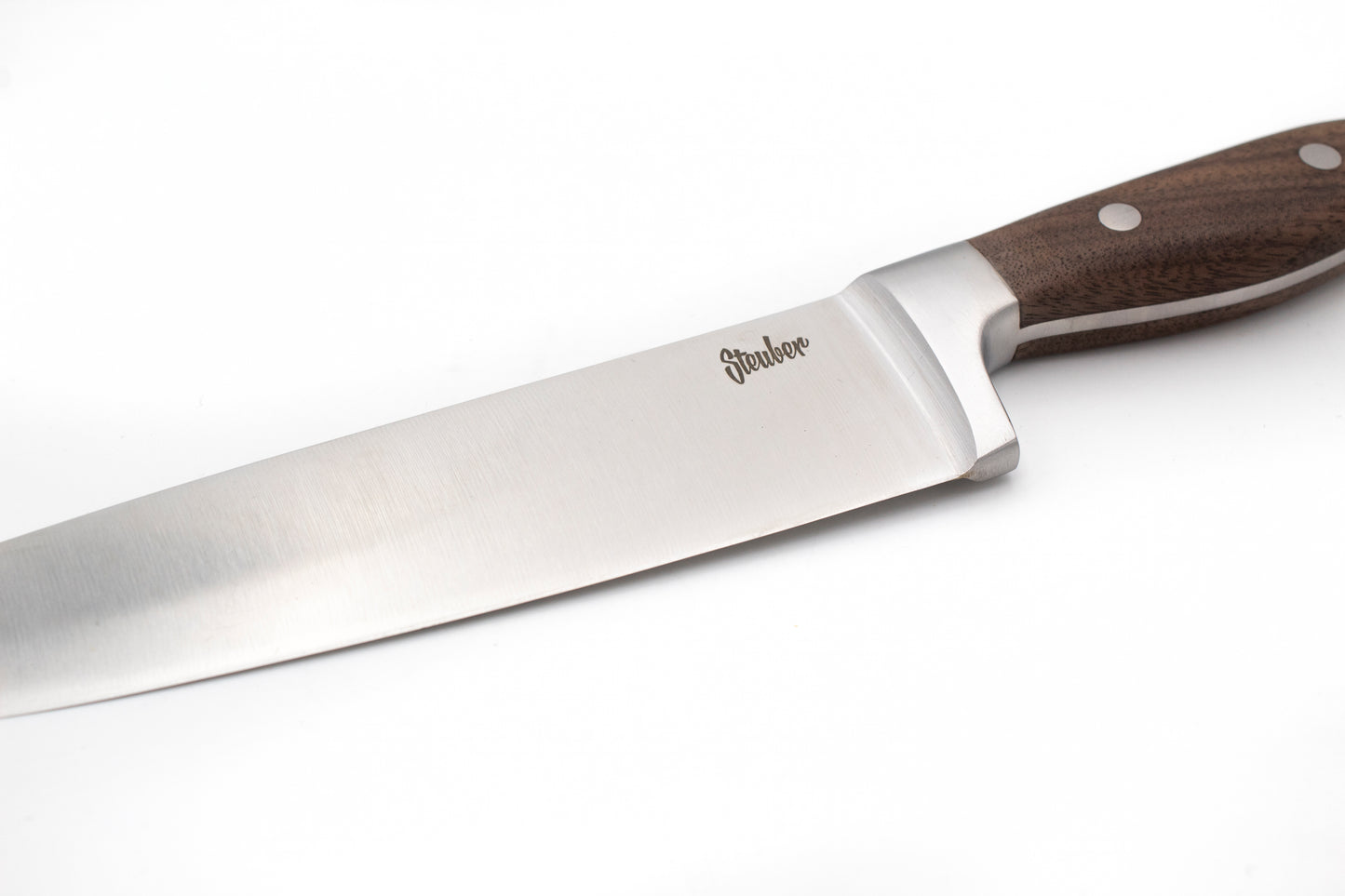 Scharfe Küchenmesser mit echtem Holzgriff und hervorragender Haptik