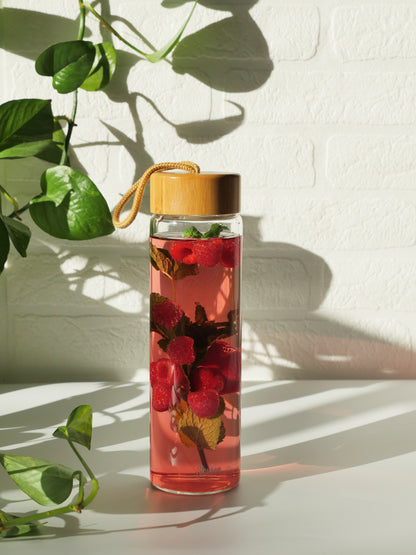Trendige Glas-Flasche 630 ml mit Bambusdeckel