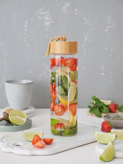 Trendige Glas-Flasche 630 ml mit Bambusdeckel