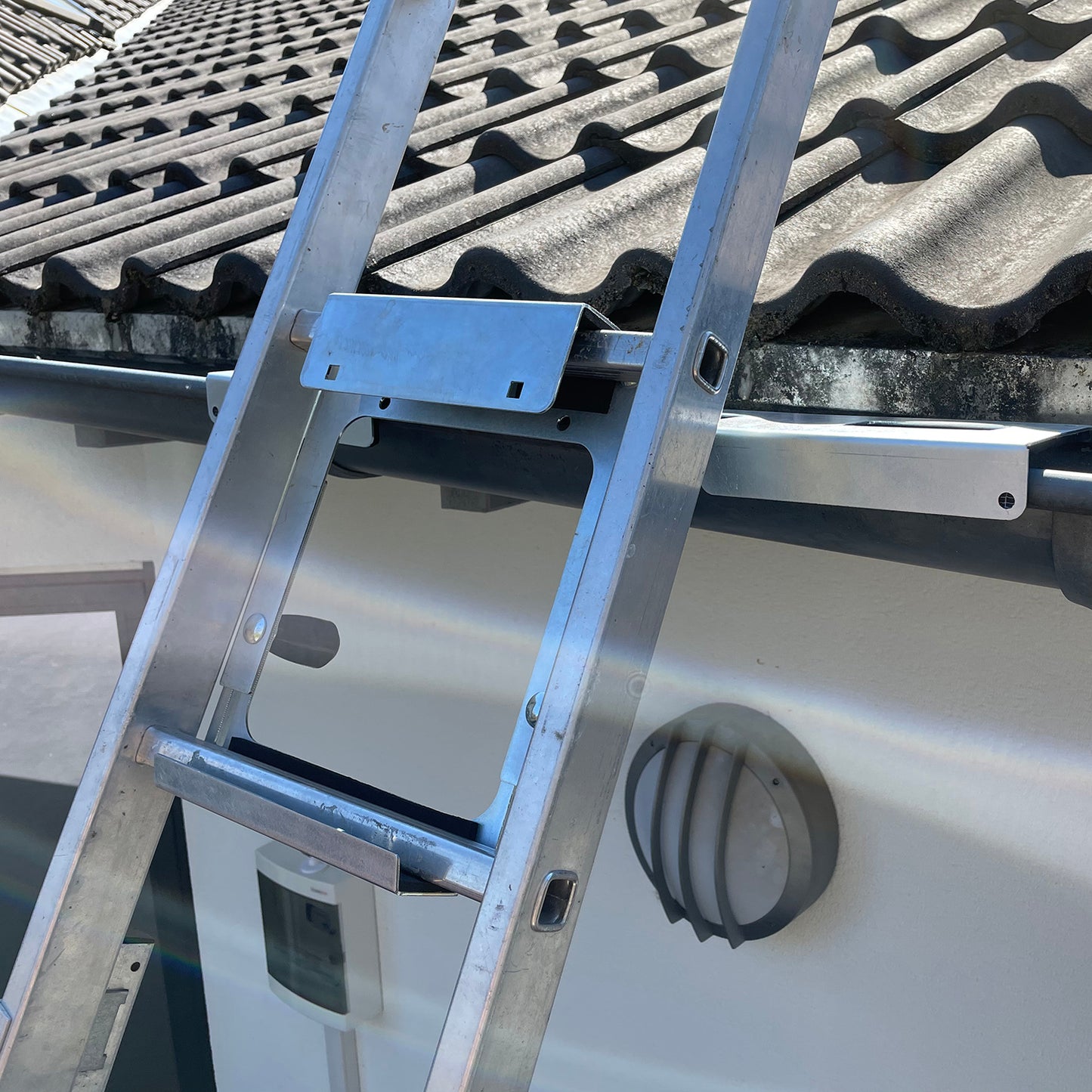 Leiter-Sturzsicherung für Steil- und Flachdächer, TüV Nord geprüft nach EN 131-2