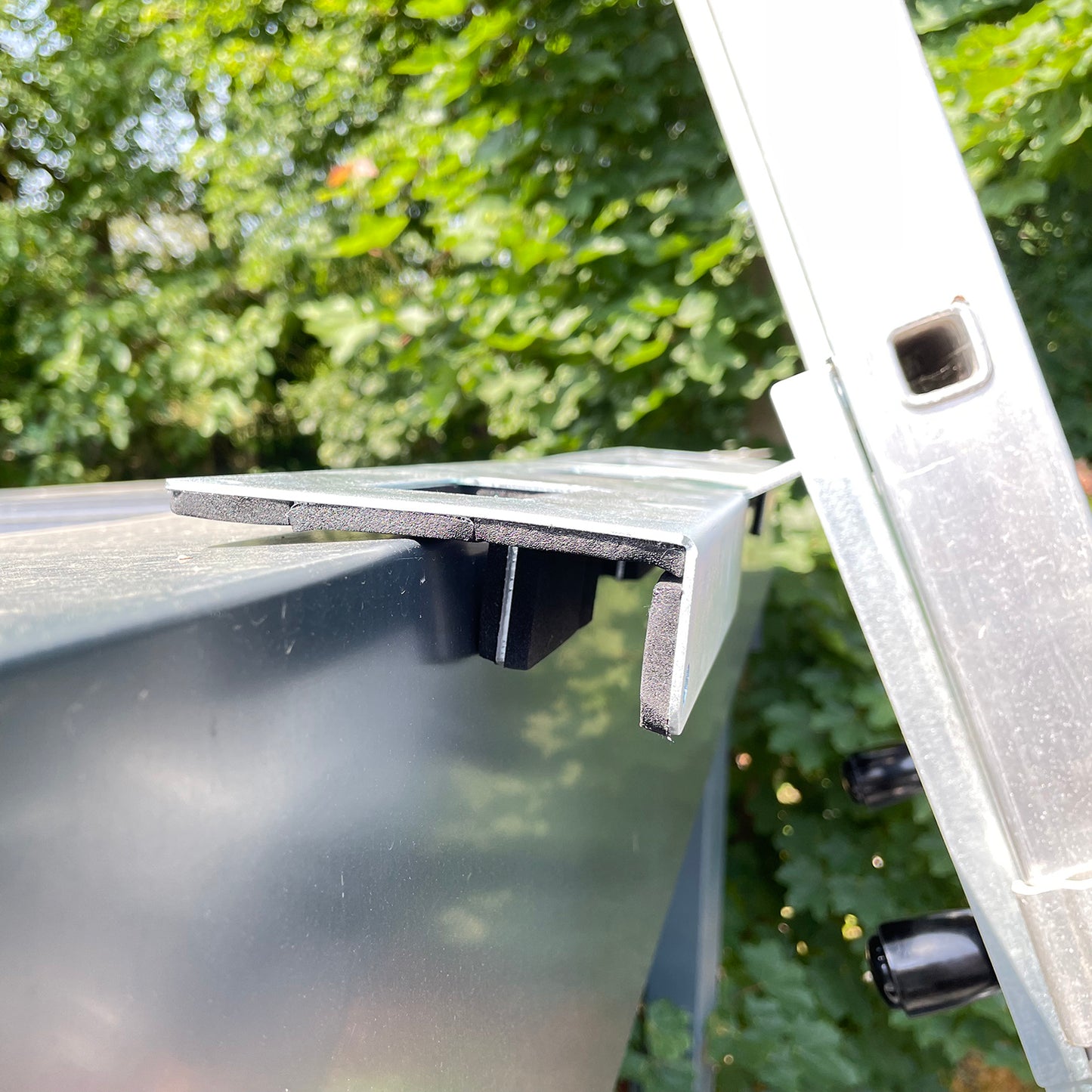 Leiter-Sturzsicherung für Steil- und Flachdächer, TüV Nord geprüft nach EN 131-2